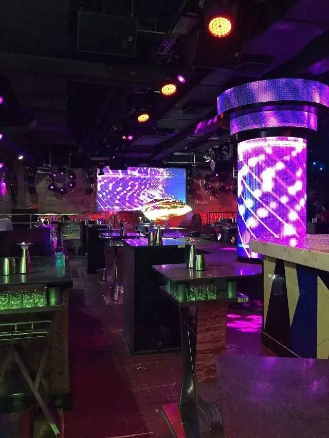 Indoor P2 P4 Curved Creative Flexible LED Curtain Display for Irregular Shapes Screens