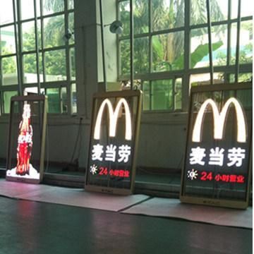 Retail Commercial Video Advertising 1m*2m P3.9 Indoor High Brightness Window Retail Shop Advertising LED Display